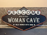 Metalen wandbord Welcome Woman Cave