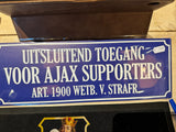 Wandbord, Uitsluitend toegang voor Ajax supporters.