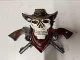 Skull met pistolen voor aan de muur
