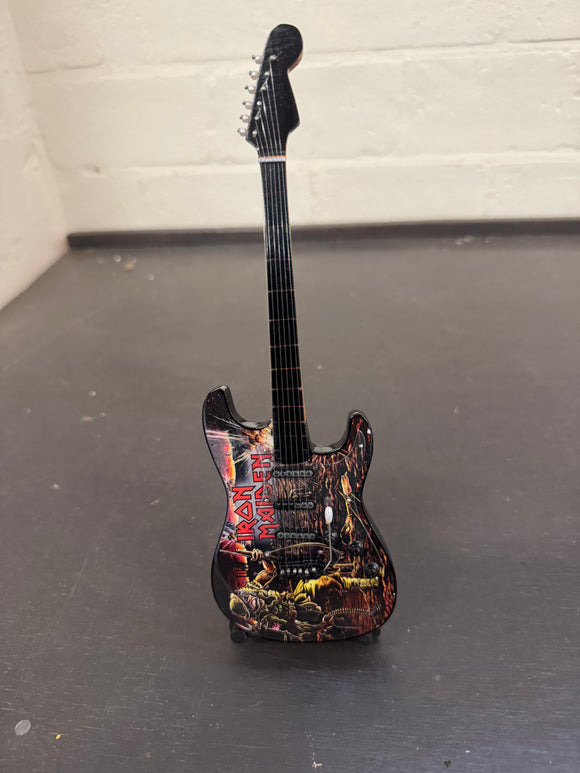 Miniatuur gitaar van Iron Maiden