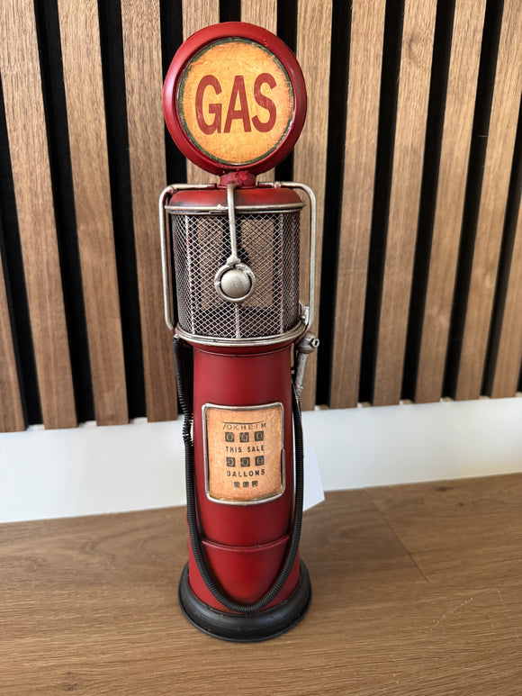 Metalen gasoline pomp als spaarpot
